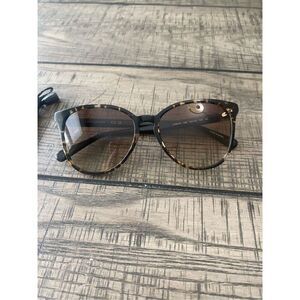 Longchamp woman’s sunglasses with pouch